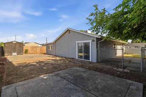 Exterior - 1947 Glenmore Dr, Olivehurst, CA 95961 photo 4 of 7