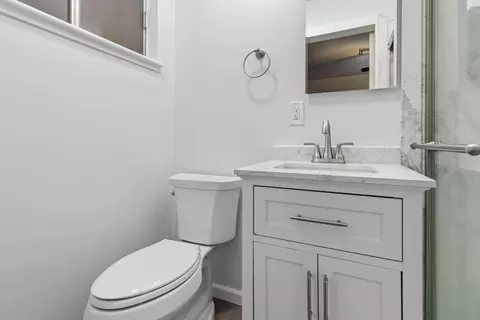 Bath - 1947 Glenmore Dr, Olivehurst, CA 95961 photo 3 of 4
