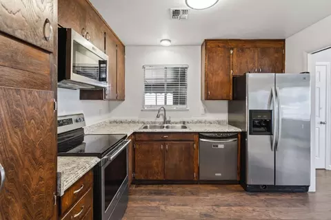 Kitchen - 1947 Glenmore Dr, Olivehurst, CA 95961 photo 3 of 4