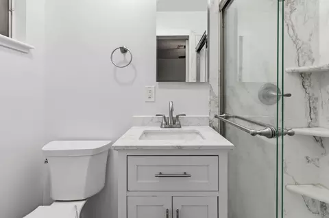Bath - 1947 Glenmore Dr, Olivehurst, CA 95961 photo 2 of 4