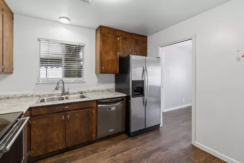 Kitchen - 1947 Glenmore Dr, Olivehurst, CA 95961 photo 2 of 4