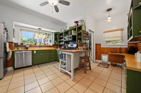 Kitchen - 419 Rex Ave, Jackson, CA 95642 photo 7 of 9