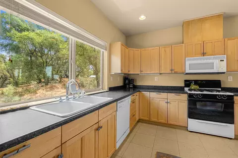 Kitchen - 2211 Terrace View Ct, Cool, CA 95614 photo 12 of 13