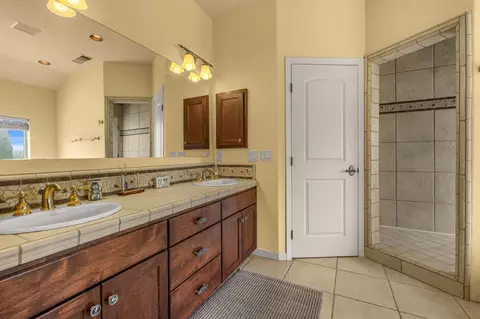 Bath - 2211 Terrace View Ct, Cool, CA 95614 photo 4 of 9