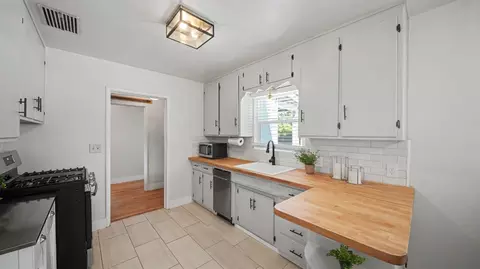 Kitchen - 442 Coleman Ct, Modesto, CA 95354 photo 2 of 5