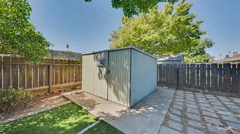 Exterior - 442 Coleman Ct, Modesto, CA 95354 photo 4 of 7