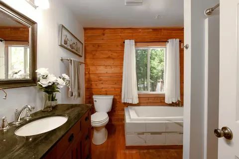 Bath - 2936 E Highway 4, Murphys, CA 95247 photo 2 of 3
