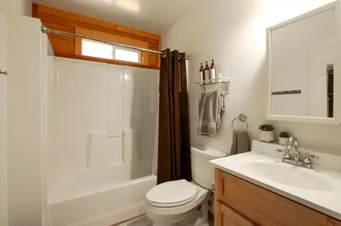 Bath - 2936 E Highway 4, Murphys, CA 95247 photo 1 of 3