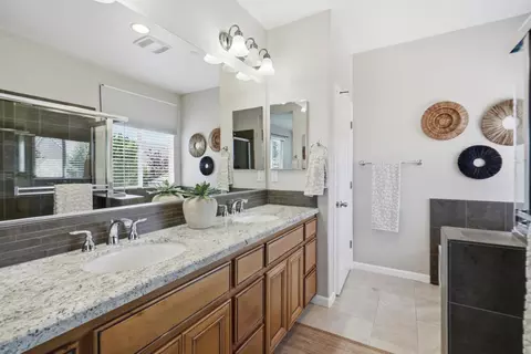 Bath - 2240 Ranch View Dr, Rocklin, CA 95765 photo 1 of 2