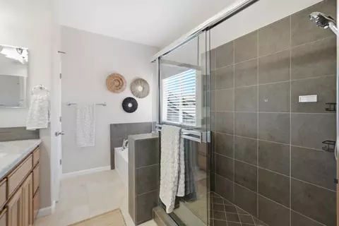 Bath - 2240 Ranch View Dr, Rocklin, CA 95765 photo 2 of 2