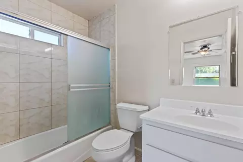 Bath - 539 W Lowell Ave, Tracy, CA 95376 photo 2 of 2