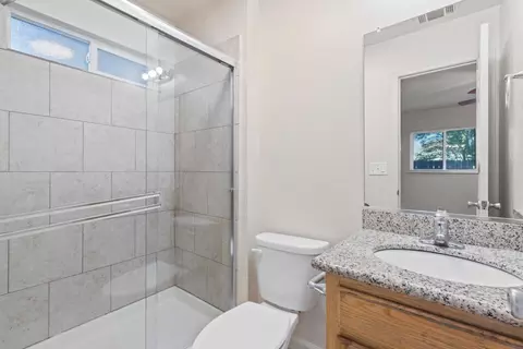 Bath - 539 W Lowell Ave, Tracy, CA 95376 photo 1 of 2