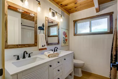 Bath - 590 Marilyn Way, Arnold, CA 95223 photo 3 of 3