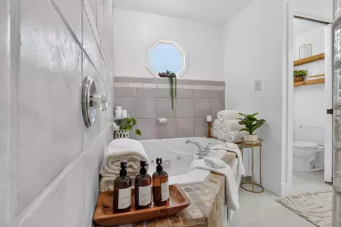 Bath - 6301 Grant Ave, Carmichael, CA 95608 photo 3 of 4