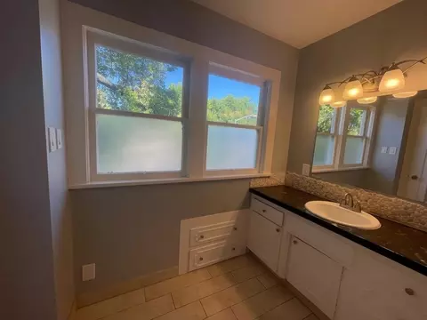 Bath - 245 High St, Modesto, CA 95354 photo 3 of 3