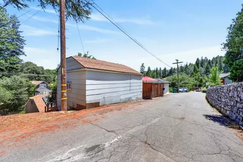 Exterior - 676 Canal St, Placerville, CA 95667 photo 3 of 18