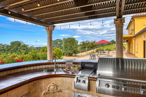 Kitchen - 100 Shultz Vineyard Rd, Shingle Springs, CA 95682 photo 4 of 4