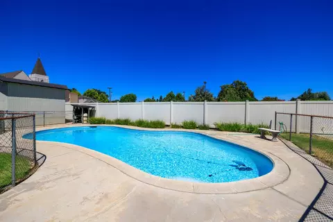 Exterior - 606 Palm Ave, Ripon, CA 95366 photo 5 of 8