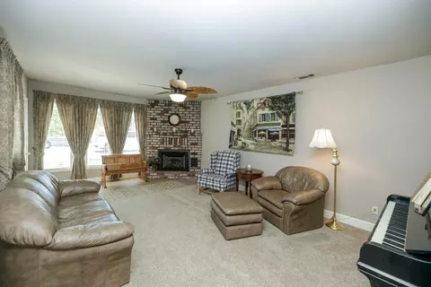Living - 606 Palm Ave, Ripon, CA 95366 photo 2 of 4