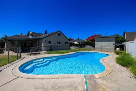 Exterior - 606 Palm Ave, Ripon, CA 95366 photo 6 of 8