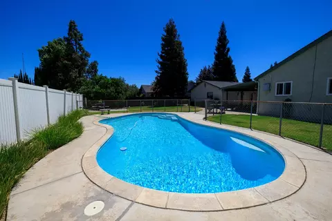Exterior - 606 Palm Ave, Ripon, CA 95366 photo 1 of 8