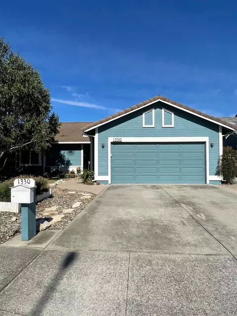 1330 Trieste Dr, Hollister, CA 95023