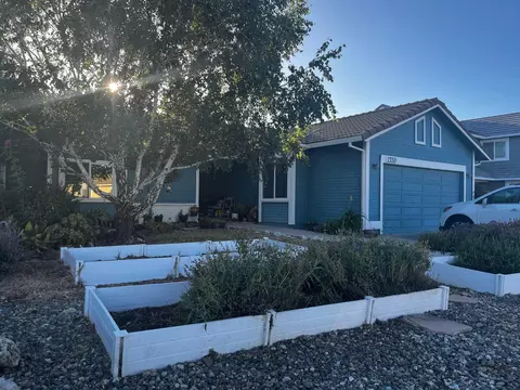 1330 Trieste Dr, Hollister, CA 95023