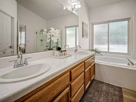 Bath - 8959 Augustine Ct, Orangevale, CA 95662 photo 1 of 3