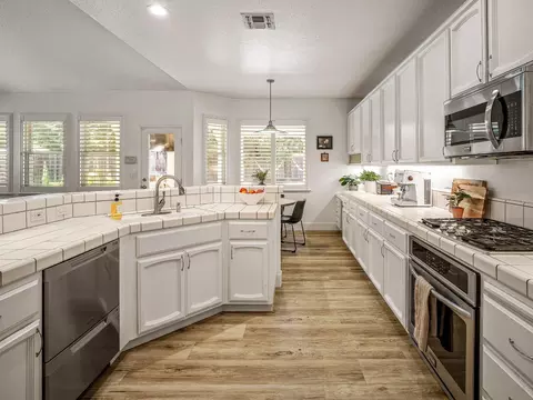 Kitchen - 8959 Augustine Ct, Orangevale, CA 95662 photo 2 of 3