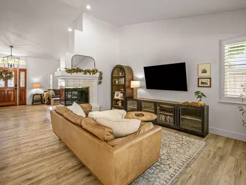 Living - 8959 Augustine Ct, Orangevale, CA 95662 photo 4 of 4