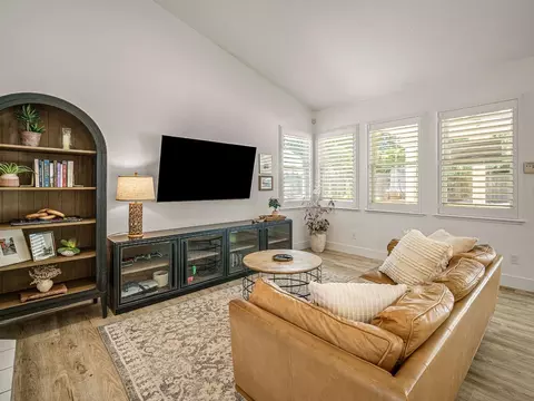 Living - 8959 Augustine Ct, Orangevale, CA 95662 photo 3 of 4