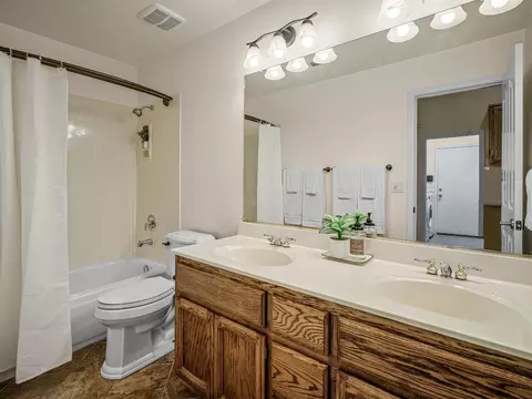 Bath - 8959 Augustine Ct, Orangevale, CA 95662 photo 3 of 3