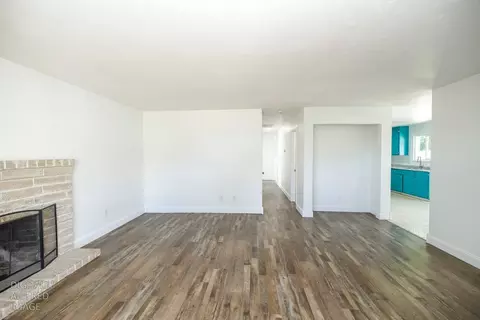 Living - 712 Walnut Ave, Patterson, CA 95363 photo 4 of 8