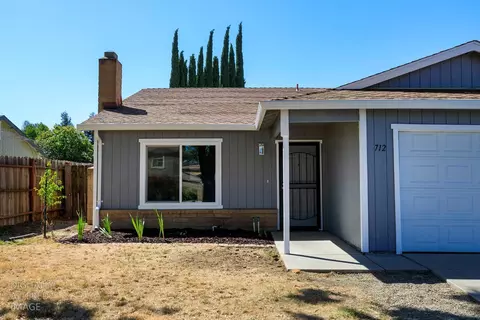 Exterior - 712 Walnut Ave, Patterson, CA 95363 photo 4 of 17