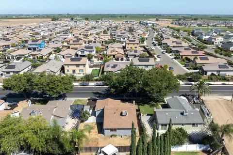 View/Area - 712 Walnut Ave, Patterson, CA 95363 photo 2 of 6