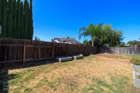 Exterior - 712 Walnut Ave, Patterson, CA 95363 photo 17 of 17