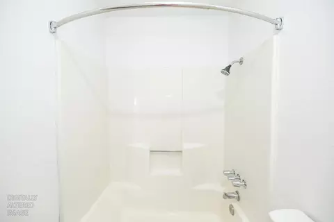 Bath - 712 Walnut Ave, Patterson, CA 95363 photo 4 of 4