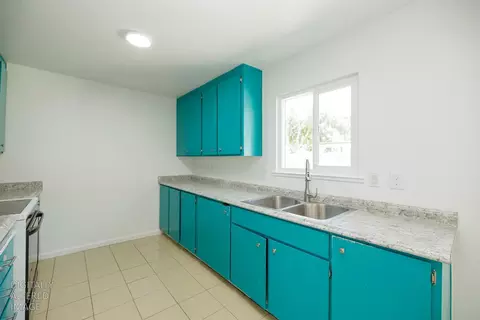 Kitchen - 712 Walnut Ave, Patterson, CA 95363 photo 4 of 7
