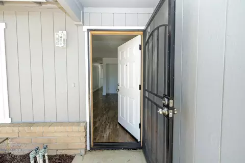 Entry Way - 712 Walnut Ave, Patterson, CA 95363 photo 2 of 2