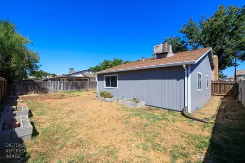 Exterior - 712 Walnut Ave, Patterson, CA 95363 photo 15 of 17