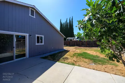 Exterior - 712 Walnut Ave, Patterson, CA 95363 photo 7 of 17