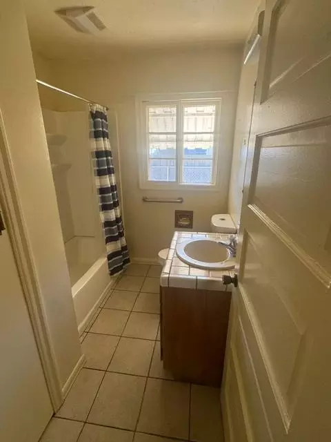 Bath - 795 Ohio St, Gridley, CA 95948 photo 1 of 2