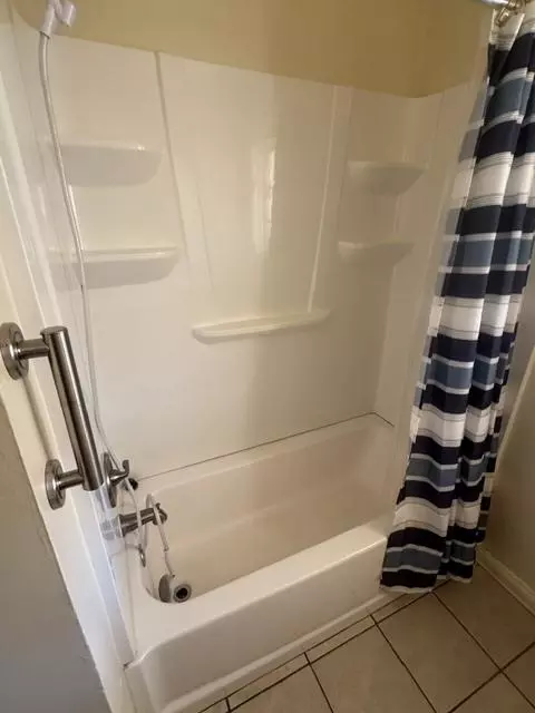 Bath - 795 Ohio St, Gridley, CA 95948 photo 2 of 2