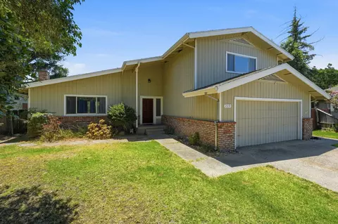 210 Laurel Ct, Ripon, CA 95366 photo 2