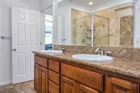 Bath - 5220 Glancy Dr, Carmichael, CA 95608 photo 1 of 2