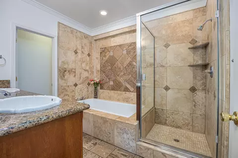 Bath - 5220 Glancy Dr, Carmichael, CA 95608 photo 2 of 2