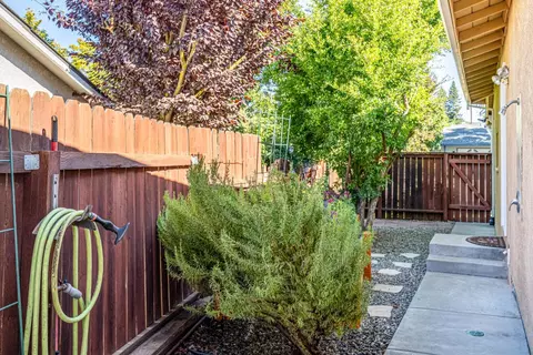 Exterior - 5220 Glancy Dr, Carmichael, CA 95608 photo 11 of 19