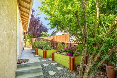 Exterior - 5220 Glancy Dr, Carmichael, CA 95608 photo 12 of 19