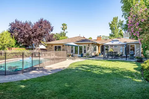 Exterior - 5220 Glancy Dr, Carmichael, CA 95608 photo 7 of 19