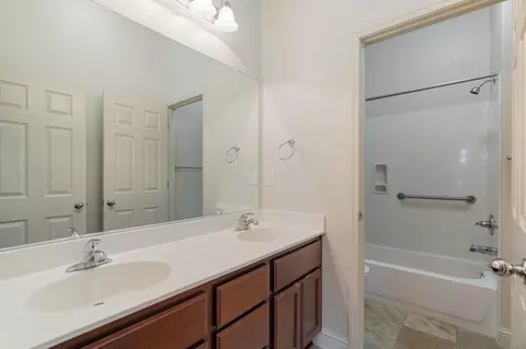 Entry Way - 2095 Macedo St, Manteca, CA 95337 photo 3 of 4